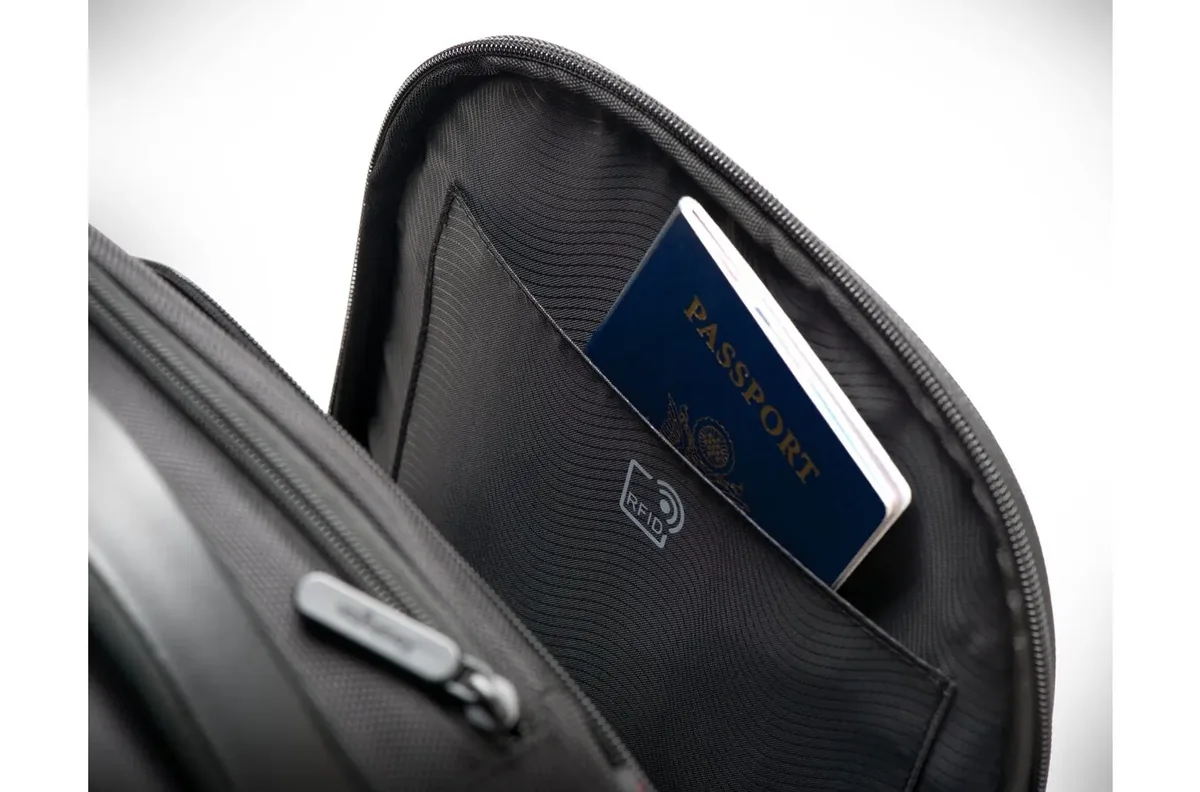 Kensington Contour 2.0 Business -tietokonereppu, musta, 15.6"