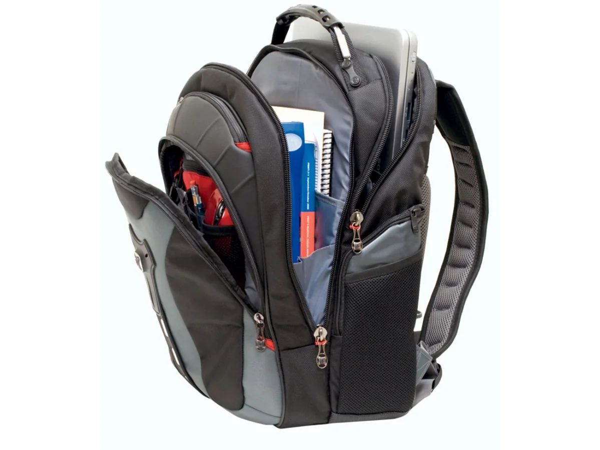 Wenger Pegasus Reppu sopiva Laptop 17" | Musta