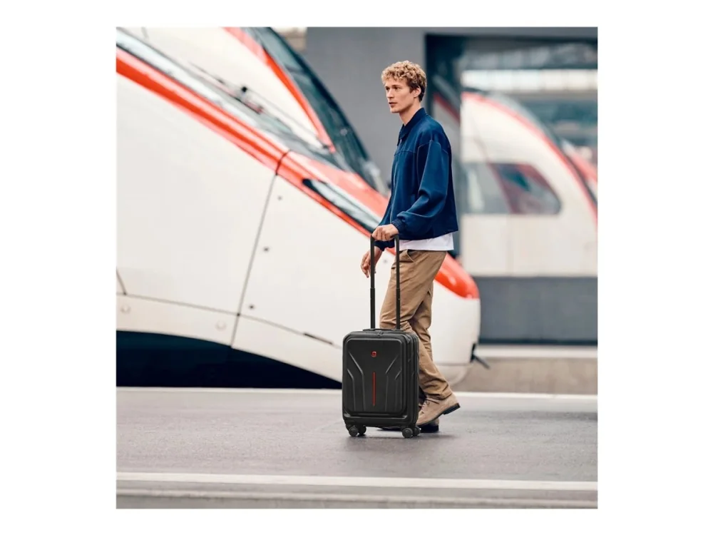 Wenger Amplix Hardside Carry-On matkalaukku / vaunu lajitella